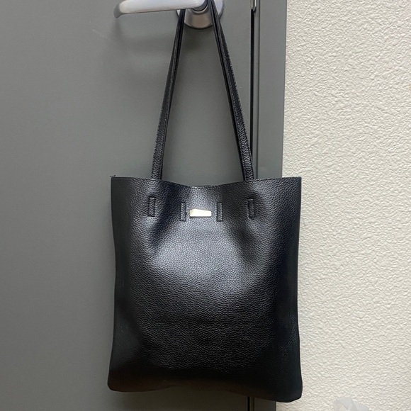 Elegant Black Tote Bag - Picture 1 of 5
